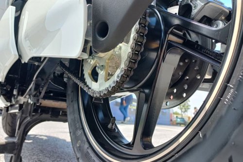 Uji Coba VinFast Theon S: Motor Listrik Futuristik Masih Pakai Rantai