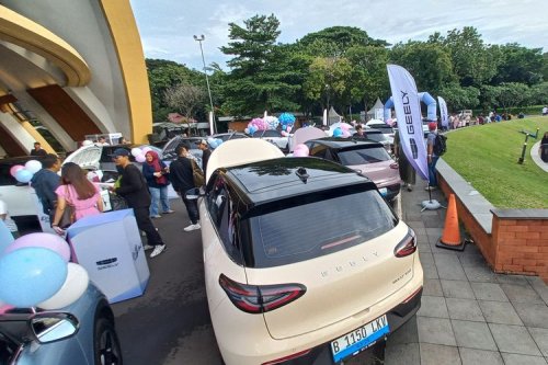Geely Serahkan Langsung Ratusan Unit Geely EX2 ke Konsumen