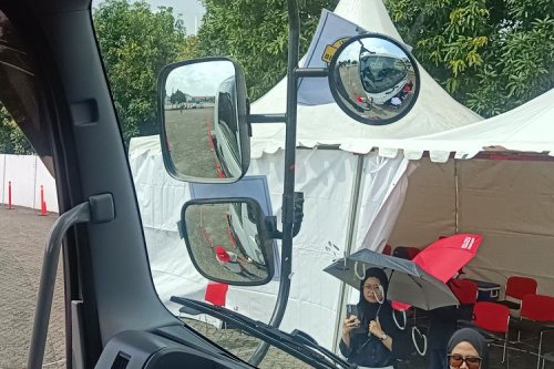 Mengungkap Bahaya Blind Spot Sopir Truk