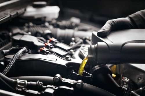 Bengkel Spesialis Ini Ungkap Merek Pelumas yang Sering Dipalsukan