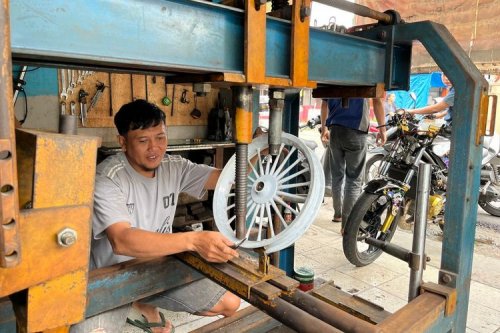 Mitos atau Fakta, Pelek Motor Jari-jari Lebih Kuat dari Pelek Racing?