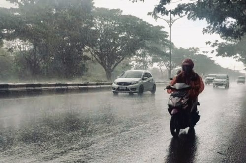 Waspada Aquaplaning Saat Berkendara di Musim Kemarau Basah