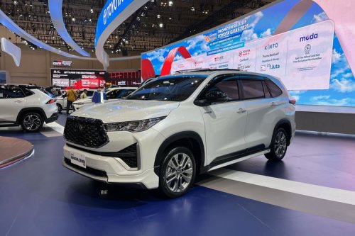 Komparasi Cicilan Mitsubishi Destinator dan Toyota Innova Zenix