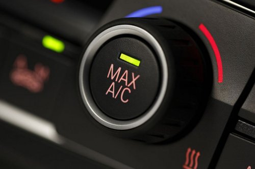 Mengapa Anda Harus Tunggu Sejenak Sebelum Menyalakan AC Mobil?