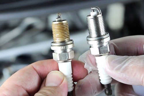Ini Alasan Kenapa Ganti Busi Mobil Jangan Cuma Satu
