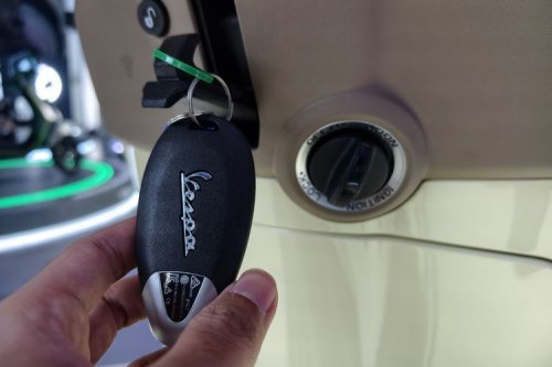 Vespa Primavera 2026: Mesin Lebih Besar, Keyless, Harga Stabil