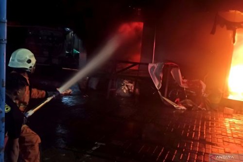 Garasi Mantan Anggota DPR RI Terbakar, Tujuh Kendaraan Hangus