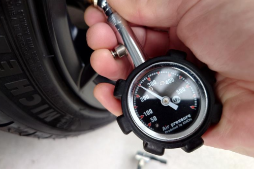 Waspada Ban Motor Kempis di Musim Hujan