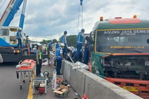 Mobil Tertimpa Besi di Tol Batang, Ini Bahaya Laten Truk ODOL