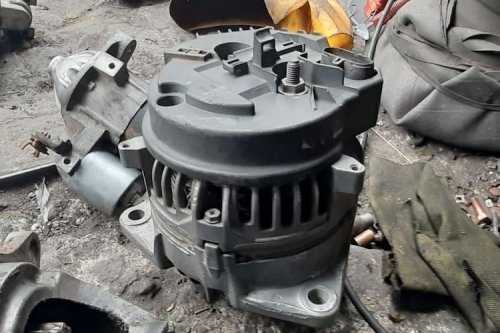 Apakah Mobil Listrik pakai Alternator?