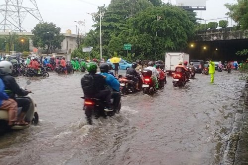 Update Banjir di Cawang, Jalan Tergenang 10-20 Cm