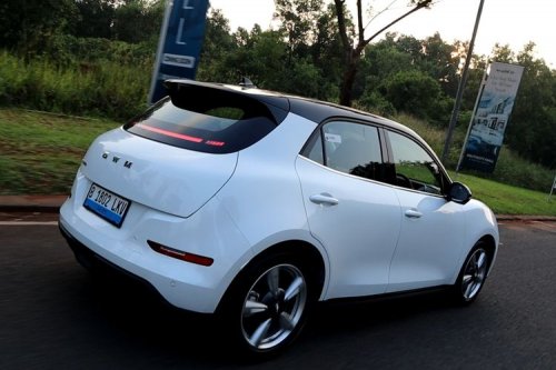 Mengemudikan GWM Ora 03: Mobil Listrik dengan Desain Unik