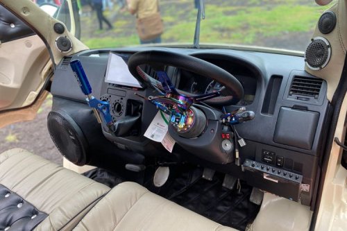 Modifikasi Ekstrem Daihatsu Gran Max Pakai Pintu Gunting