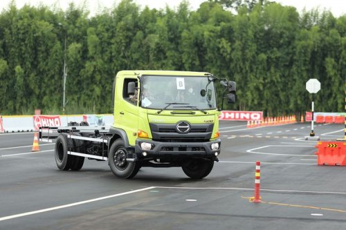 Hino 43 Tahun di Indonesia: Inovasi, Pabrik Lokal, dan Kontribusi Nasional