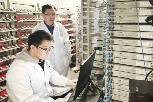 China Kembangkan Baterai Mobil Listrik dari Bahan Mirip Plastik