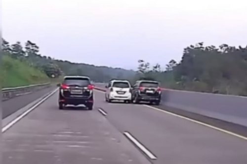 Jangan Emosi, Ini Langkah Tepat Saat Bertemu Lane Hogger di Jalan Tol