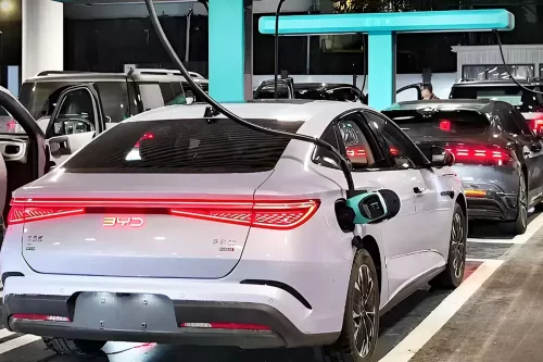 Mirip SPBU, BYD Kembangkan Stasiun Fast Charging 1.500 kW
