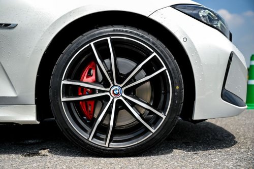 Bridgestone Tawarkan Cek Kondisi Ban Mobil Selama Mudik Lebaran 2026