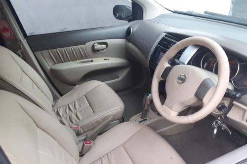 Pengalaman Pakai Nissan Grand Livina 2010: Kekurangan dan Kelebihannya