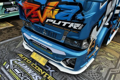 Kisah Wanita Jadi Sopir Truk, Kerja Sambil Healing