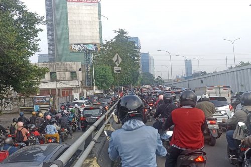 Kemacetan Jalan TB Simatupang: Proyek Pipa Air Limbah Dimulai