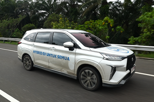 Menembus Jarak dari Kota Bertuah ke Danau Toba Bersama Veloz Hybrid