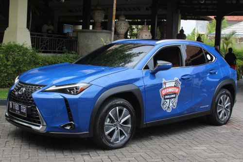 Gaya Berkendara yang Efektif Agar Ban Mobil Listrik Awet