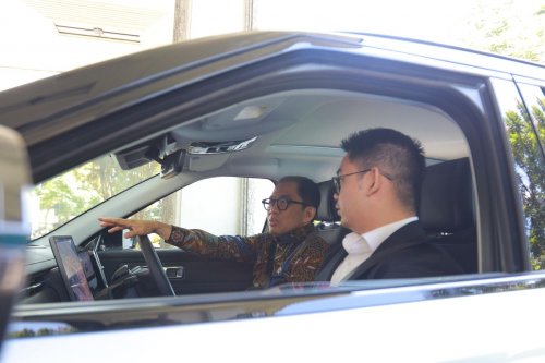 Ketika Wamen Perindustrian Faisol Riza Puji Jaecoo J7 SHS