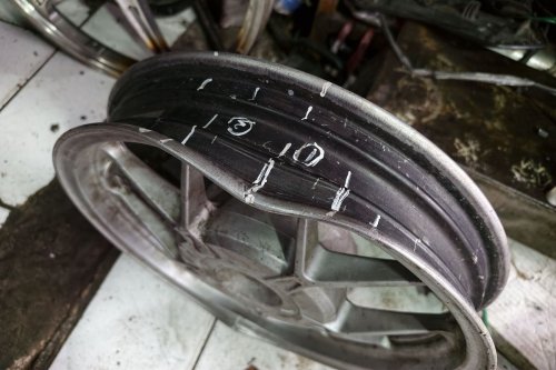 Pelek Motor Retak, Las atau Ganti Baru? Ini Penjelasan Ahli