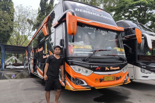 Plus-Minus Naik Bus AKAP Angkatan Pagi atau Sore, Mana Lebih Nyaman?