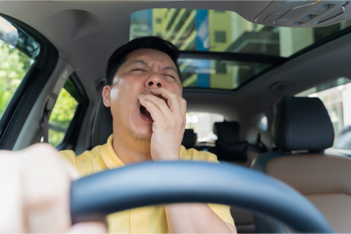 Cara Tingkatkan Fokus Saat Mengemudi di Bulan Puasa