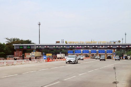 Jangan Coba Mundur! Ini Langkah Aman Saat Kelewatan Exit Tol