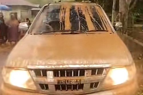 Mobil Kebanjiran? Ini Cara Benar Menghilangkan Bau Apek di Kabin