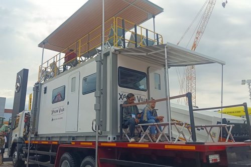 Detail Truk Andalan Mercedes-Benz untuk Kebutuhan Proyek Konstruksi