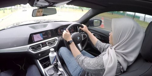 J5 Vs Tiggo Cross, Ferrari Mau Jualan Mobil Bekas