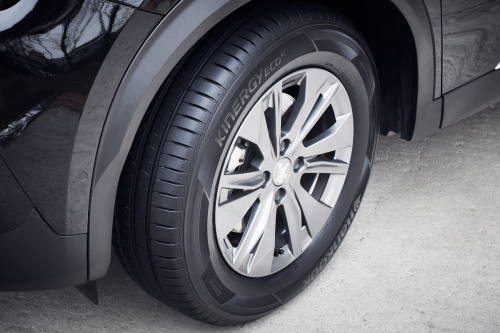 5 Kebiasaan Sepele yang Diam-diam Memperpendek Umur Ban Mobil