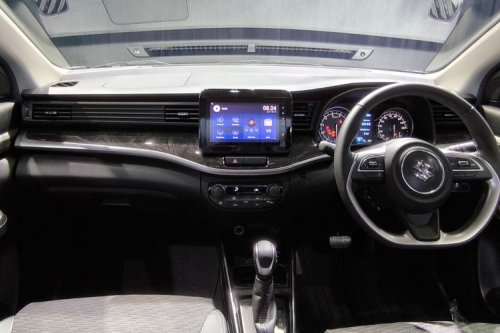 Adu XL7 Hybrid Alpha Kuro Vs Xpander Cross: Pertarungan MPV Rasa SUV