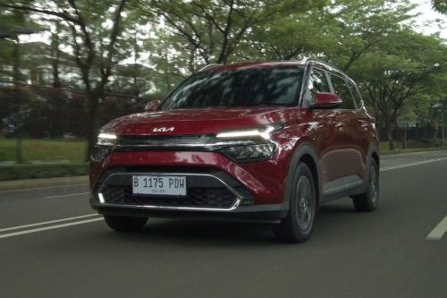 Mengulas Fitur dan Kepraktisan Kia Carens 1.5