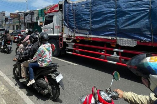 Pembatasan Truk Besar di Jalan Raya Cilincing: Berlaku Pagi dan Sore