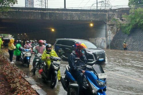 Jakarta Hadapi Kerusakan Jalan Akibat Cuaca Ekstrem