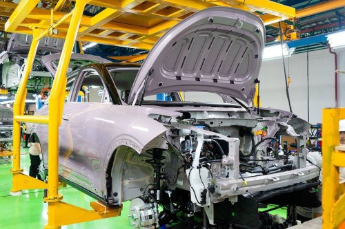 Geely Targetkan Jadi Merek Mobil China dengan TKDN Terbesar