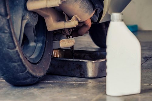 Ini Jenis Oli yang Perlu Diganti Rutin di Motor Matik