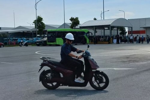 Uji Coba VinFast Theon S: Motor Listrik Futuristik Masih Pakai Rantai