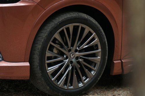 Elegansi Lexus RX450h+, Tak Luntur Meski Sudah Berusia Dua Tahun