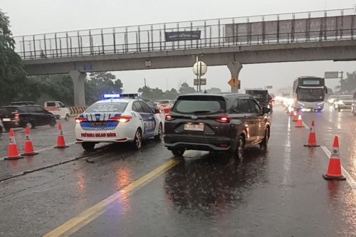 Tips Aman Berkendara: Cara Pengemudi Menghindari Aquaplaning