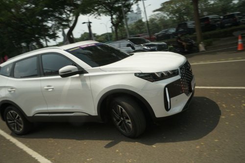 Review Chery Tiggo Cross CSH: Mobil Hybrid Irit dan Kencang