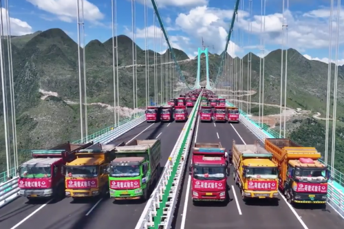 Tertinggi di Dunia, Jembatan Huajiang Canyon Lolos Uji Beban 96 Truk