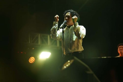 Malam Ini Hindia dan Feast Siap Guncang Panggung IIMS 2026