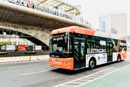 Kenaikan Tarif Bus Tranjakarta Masih Ditunda Tahun Ini