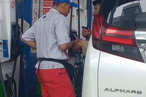 Subsidi Belum Tepat Sasaran, Mobil Mewah Banyak yang Minum Pertalite